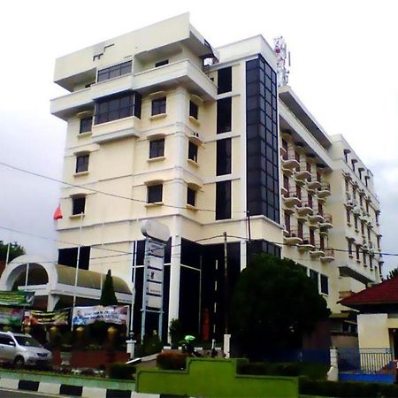 Pia Hotel Pangkalpinang 庞卡兰巴鲁 外观 照片