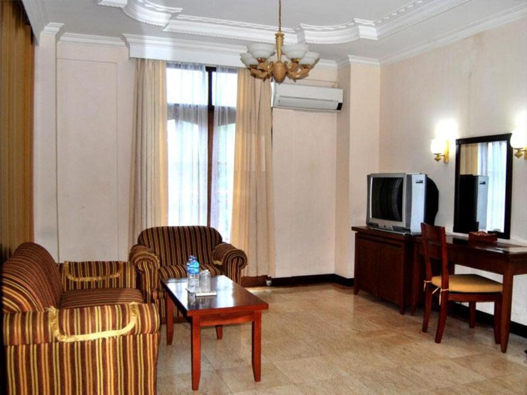 Pia Hotel Pangkalpinang 庞卡兰巴鲁 外观 照片